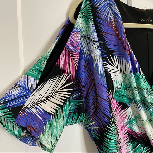 Palm Leaf print jumpsuit. - Picture 3 of 12